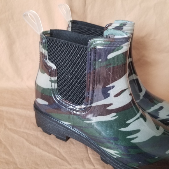 Seven7 Camo Rain Boots - Picture 2 of 7